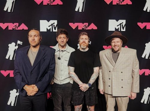 fall-out-boy-on-the-2023-vmas-pink-carpet-v0-zn53wgtmo2ob1.jpg