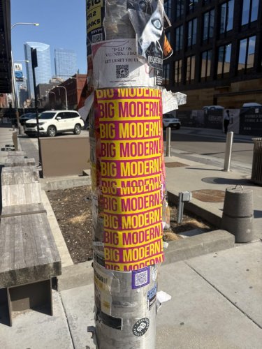 big-modern-spotted-in-west-loop-chicago-v0-802gjf9gm8sg1.jpeg