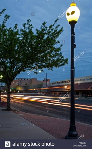 alien-lamp-post-and-light-streaks-roswell-new-mexico-usa-FERBBY.jpg