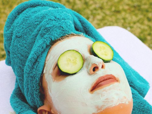 5144-woman_eye_cucumber_facial-732x549-thumbnail-732x549.jpg